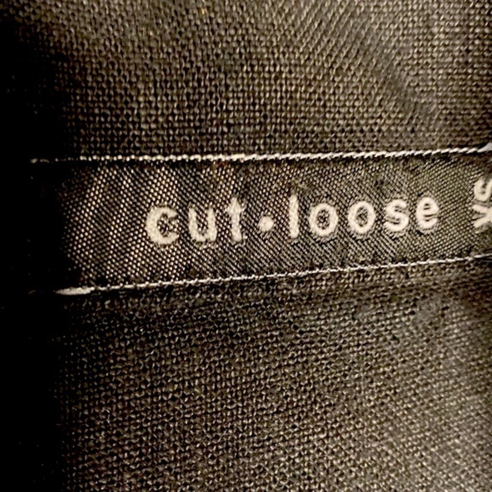 Cut loose women’s top size xs fits much larger - Picture 3 of 7